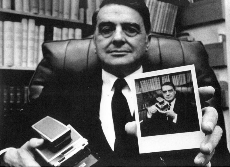 В этот день 47 лет назад Эдвин Лэнд запатентовал «Polaroid»
